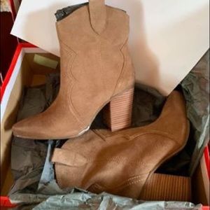 Aerosoles booties size 7